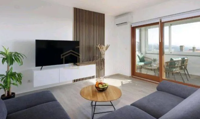 Недвижимость Трёхкомнатная квартира в Побри: 1