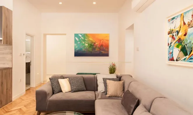 Недвижимость Трехкомнатная квартира в Центре: 7