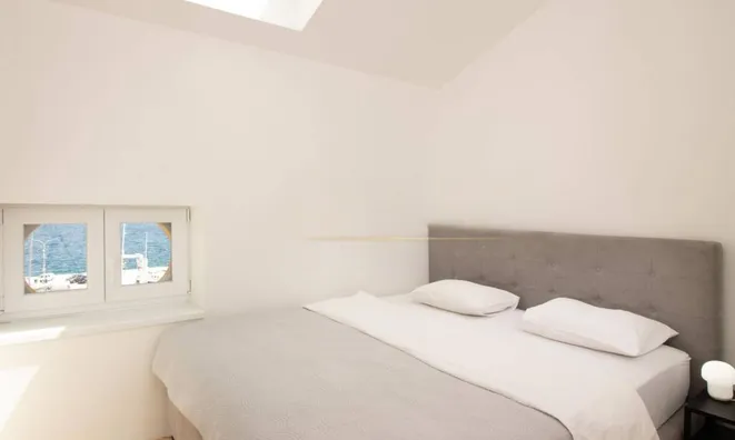 Недвижимость Трехкомнатная квартира в Центре: 12