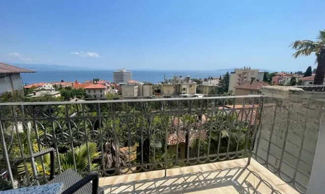 Недвижимость Четырёхкомнатная квартира в центре Опатии: 1