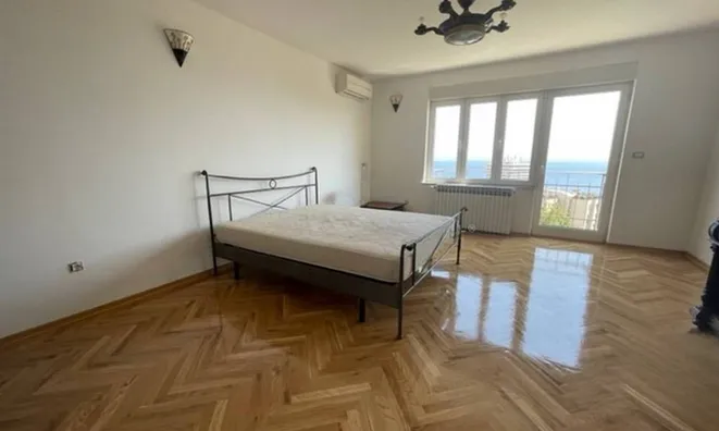 Недвижимость Четырёхкомнатная квартира в центре Опатии: 19