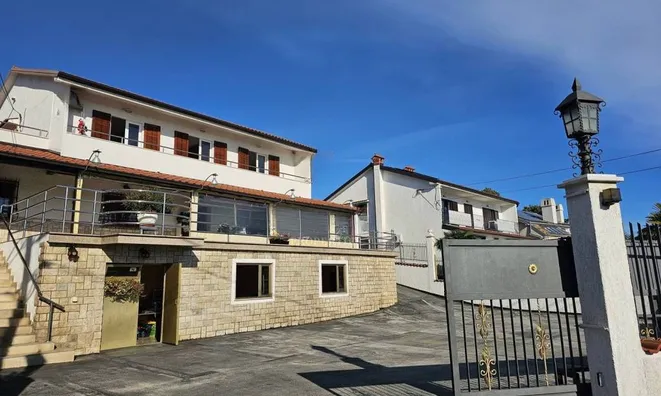 Недвижимость Семейный дом в Побри, Опатия: 1