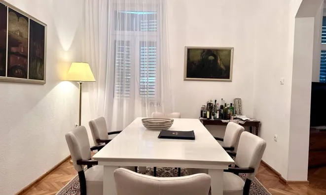 Недвижимость Трёхкомнатная квартира в центре: 3