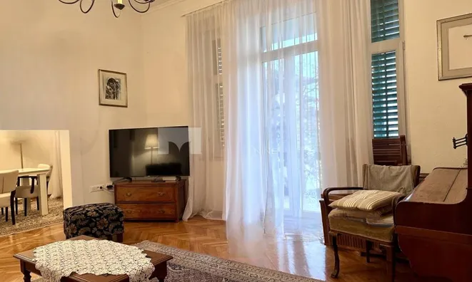 Недвижимость Трёхкомнатная квартира в центре: 9