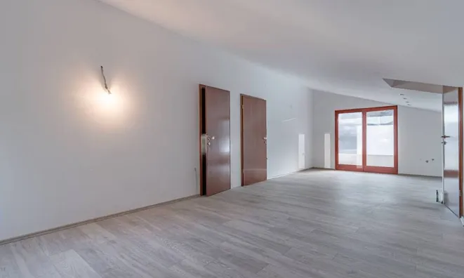 Недвижимость Семейный дом 561 м², центр: 8