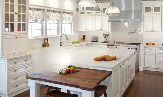 Недвижимость Четырехкомнатная квартира, Центр: 4