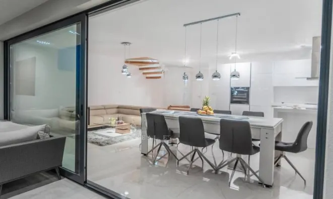 Недвижимость Многоквартирный дом в Опатии: 16