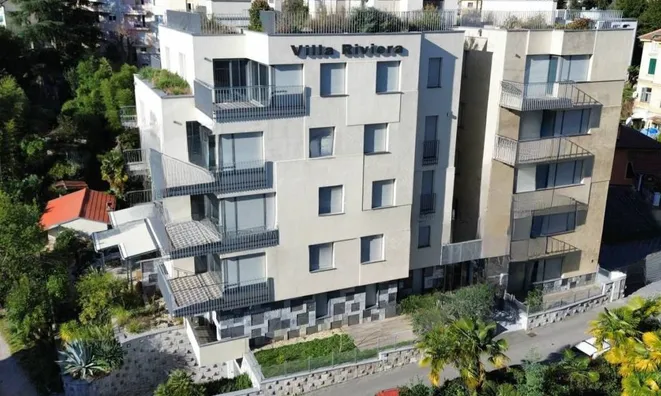 Недвижимость Трехкомнатная квартира в центре: 1