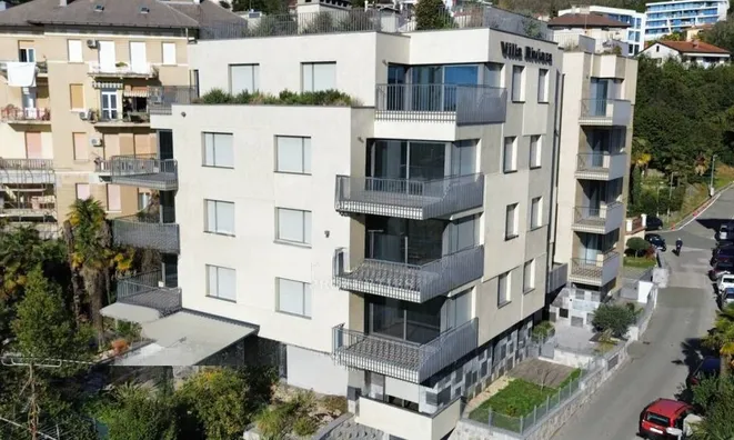 Недвижимость Трехкомнатная квартира в центре: 2