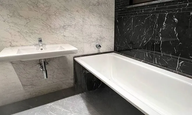 Недвижимость Трехкомнатная квартира в центре: 22