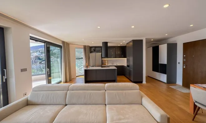 Недвижимость Четырехкомнатная квартира Центр: 15