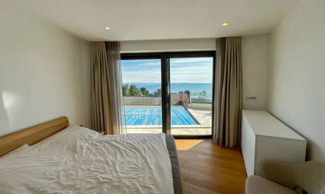 Недвижимость Четырехкомнатная квартира Центр: 24