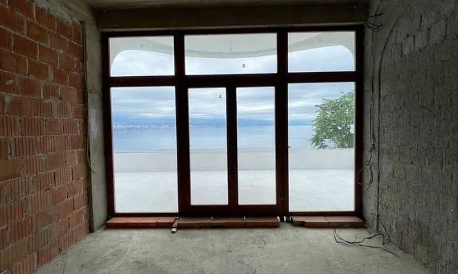 Недвижимость Трехкомнатная квартира в Центре: 8