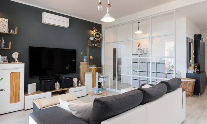 Недвижимость Четырехкомнатная квартира в центре Опатии: 2