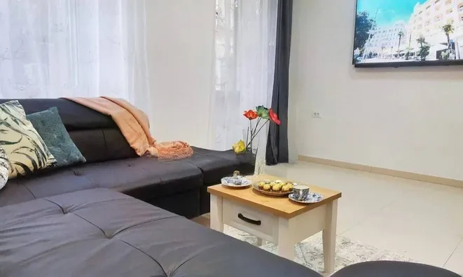 Недвижимость Двухкомнатная квартира, Центр: 2