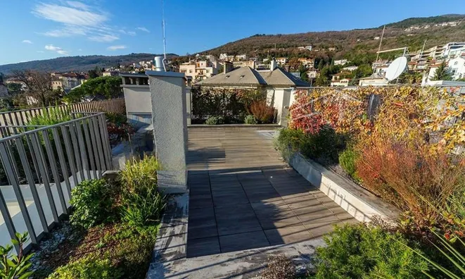 Недвижимость Трехкомнатная квартира Центр: 8