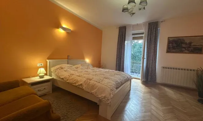 Недвижимость Четырехкомнатная квартира, Центр, Опатия: 1