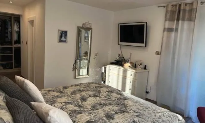 Недвижимость Многоквартирный дом Побри: 5