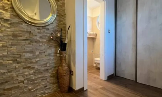 Недвижимость Многоквартирный дом Побри: 6