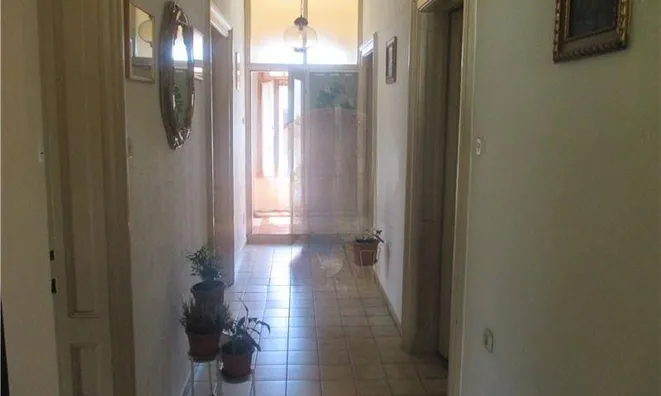 Недвижимость Четырехкомнатная квартира Центр: 3