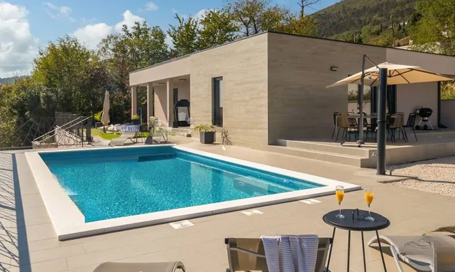 Недвижимость Дом семейный 1224 м² в Центре: 1