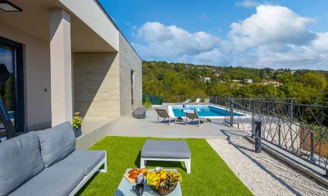 Недвижимость Дом семейный 1224 м² в Центре: 24