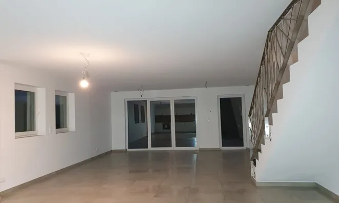 Недвижимость Semi-detached house 4 bedrooms for sale in Neunhausen: 3