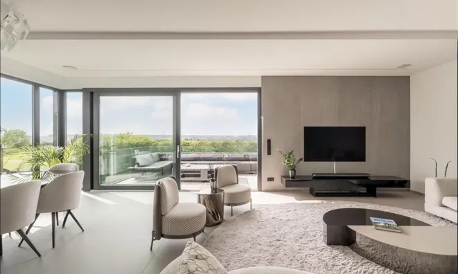 Недвижимость House 5 bedrooms for sale in Bertrange: 1