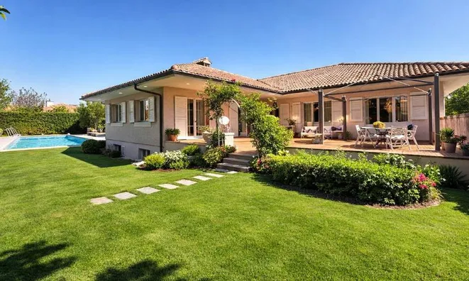 Недвижимость Single house 10 rooms: 1