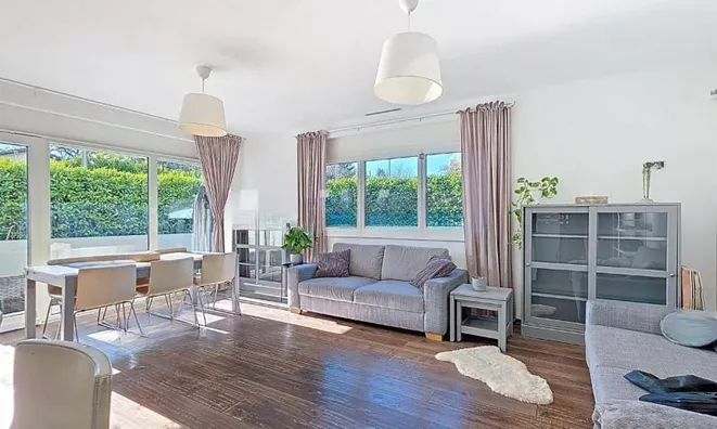 Недвижимость Apartment 5 rooms: 2