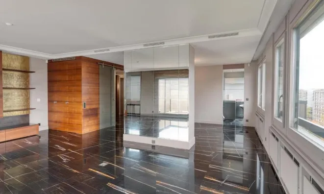 Недвижимость Apartment 5 rooms: 2