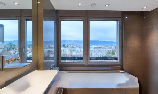 Недвижимость Apartment 5 rooms: 6