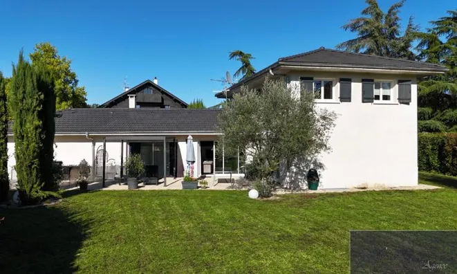 Недвижимость Villa 6 rooms: 3