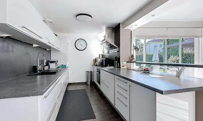 Недвижимость Villa 6 rooms: 9