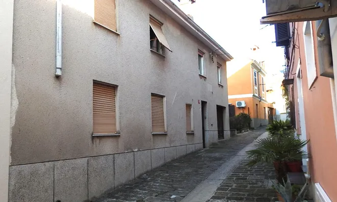 Недвижимость Дом с террасой в центре Изолы: 2