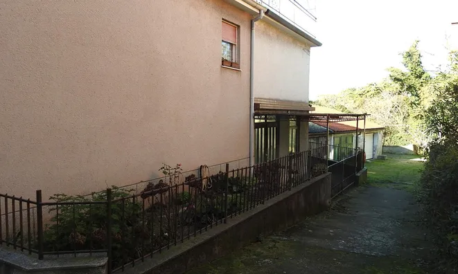 Недвижимость Дом с террасой в центре Изолы: 4