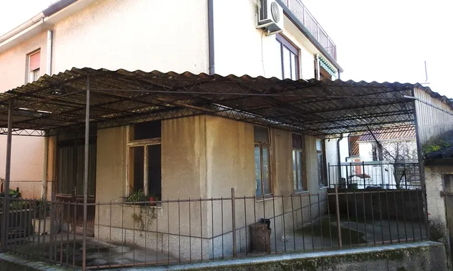 Недвижимость Дом с террасой в центре Изолы: 5