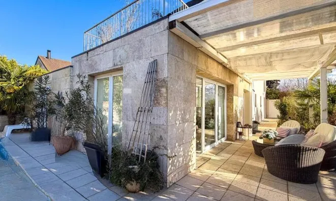 Недвижимость Single house 6 rooms: 1