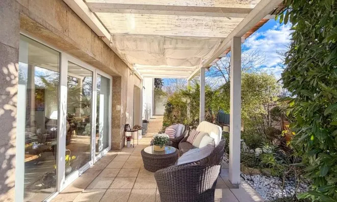 Недвижимость Single house 6 rooms: 8