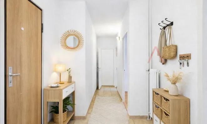 Недвижимость Apartment 4 rooms: 3