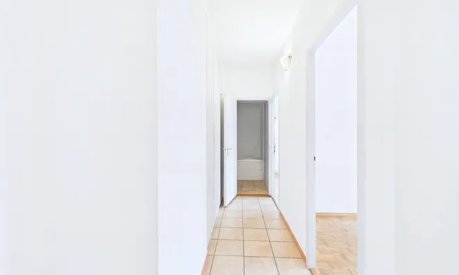 Недвижимость Apartment 4 rooms: 4