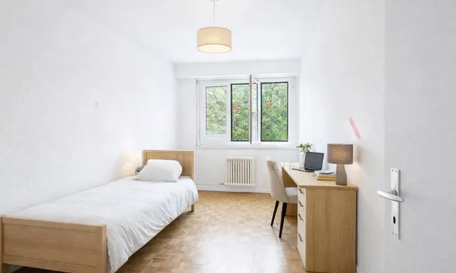 Недвижимость Apartment 4 rooms: 6