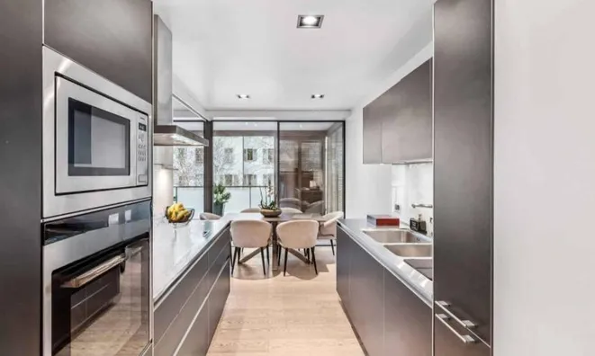 Недвижимость Apartment 4 rooms: 4