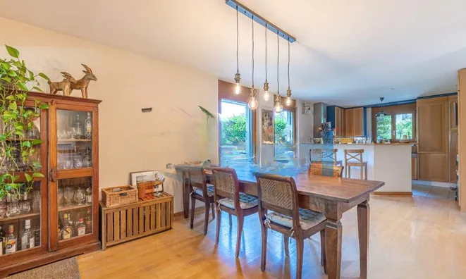 Недвижимость Bifamiliar house 6 rooms: 5