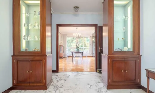 Недвижимость Apartment 8 rooms: 2