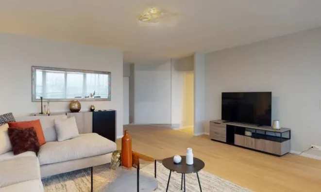 Недвижимость Apartment 5 rooms: 3