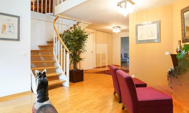 Недвижимость Attic flat 5.5 rooms: 4