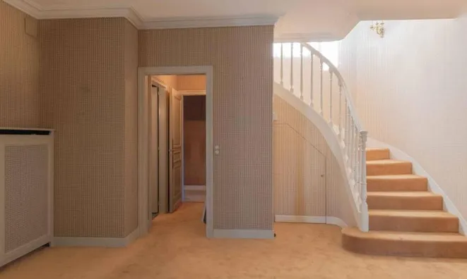 Недвижимость Attic flat 9 rooms: 3