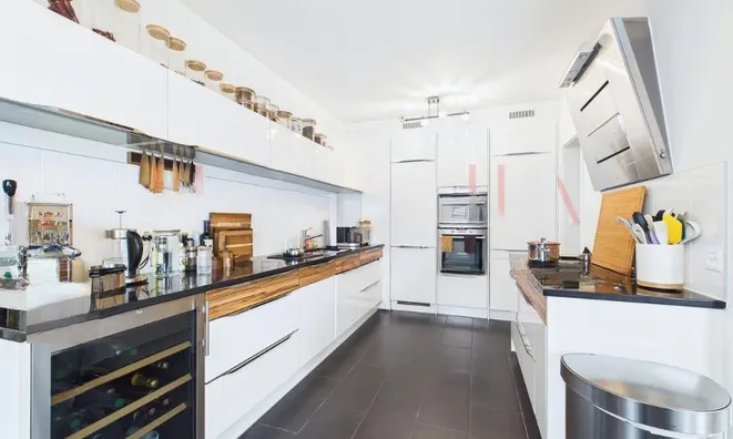 Недвижимость Attic flat 5 rooms: 5