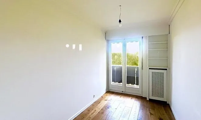 Недвижимость Apartment 5 rooms: 8